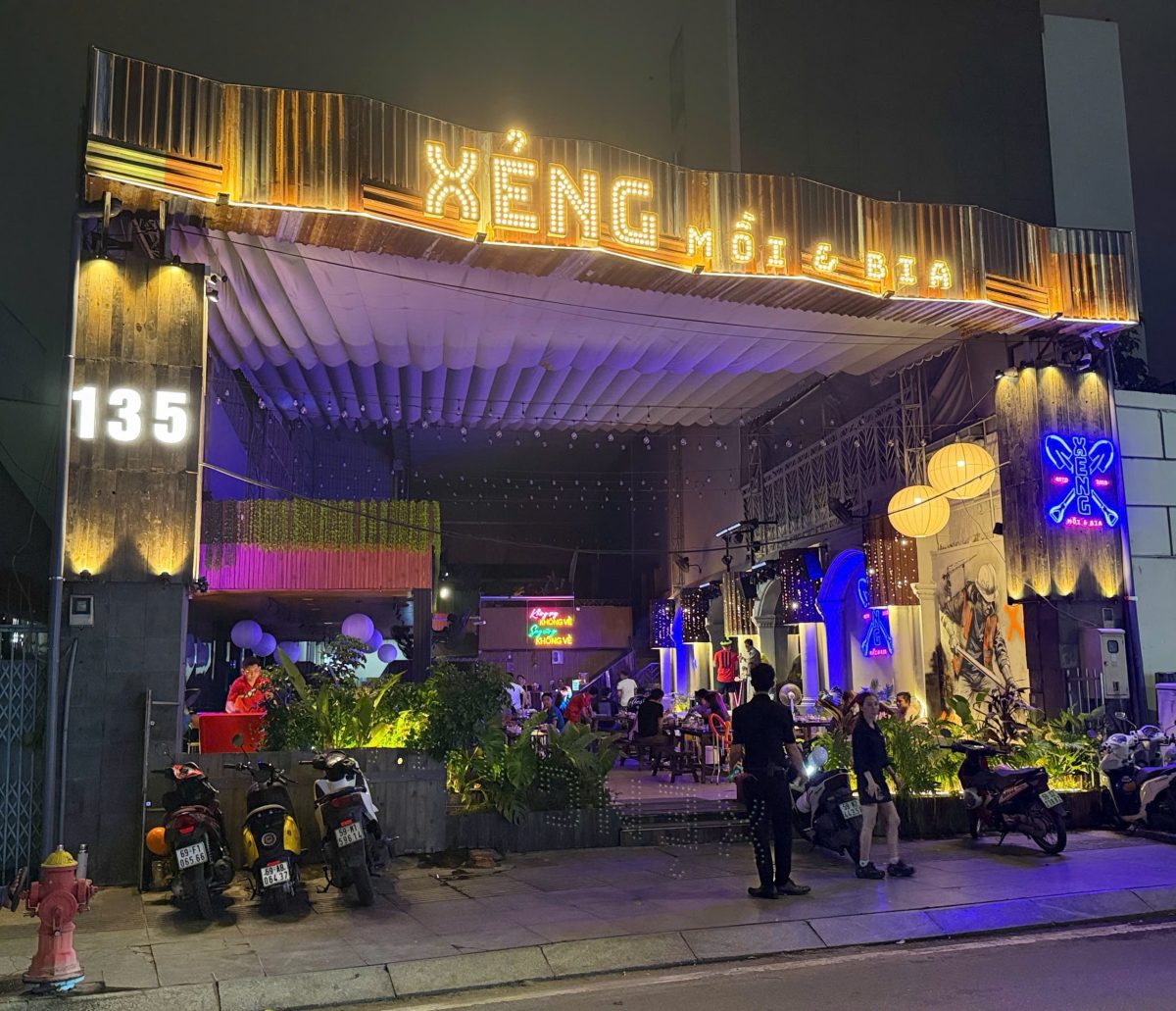Xẻng Mồi & Bia - 135 Lũy Bán Bích